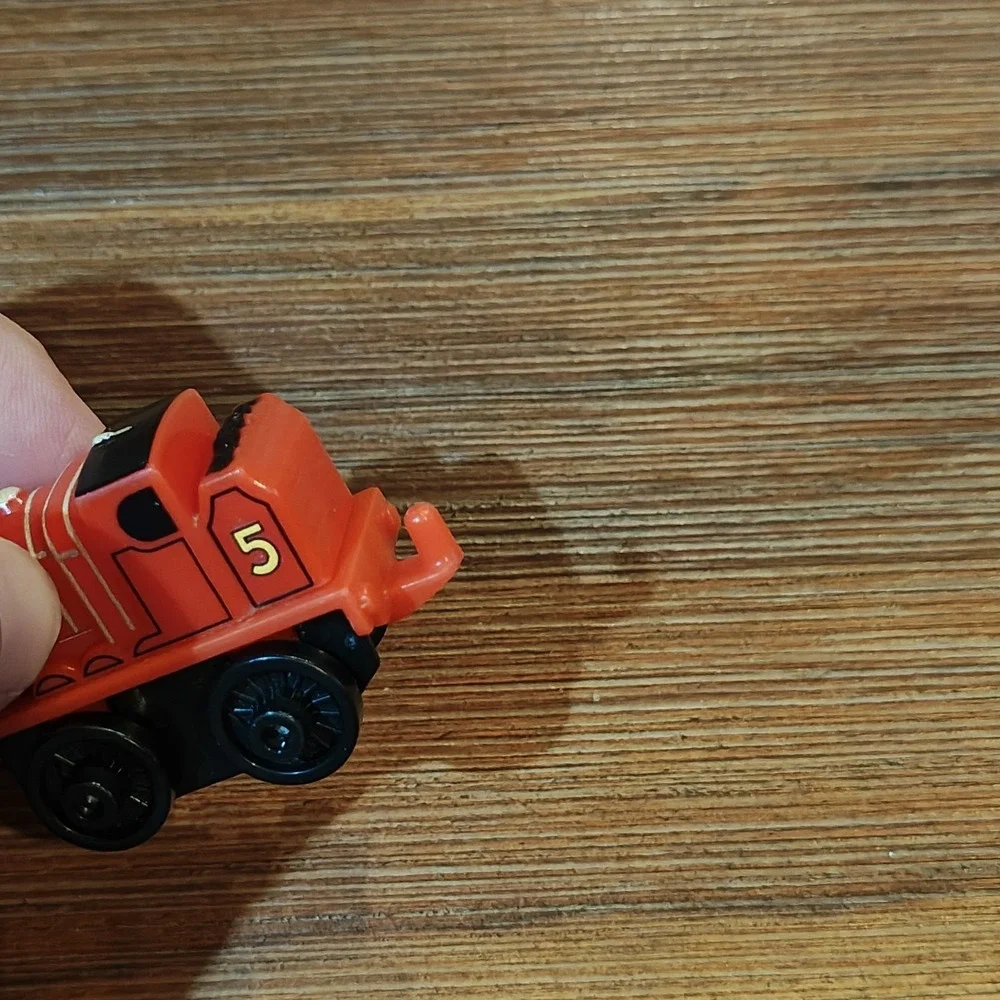 THOMAS & FRIENDS Minis Train‎ Engine JAMES (#5) H04A 2014 Metallic Red